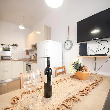 Apartment Modern With Terrace Near Old Town