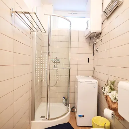 Modern With Terrace Near Old Town *