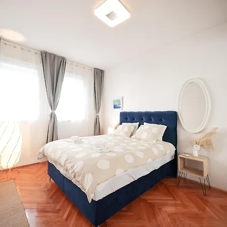 Apartment Modern With Terrace Near Old Town